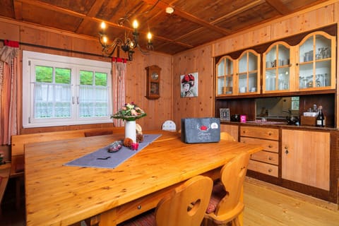 Perfect for families with dogs Fenced I Sauna I Fireplace