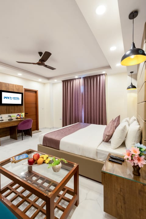Club Room | Premium bedding, memory foam beds, minibar, in-room safe