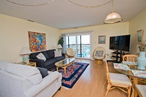Welcome to Queens Court 3303