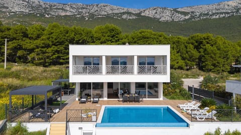 Villa Casa Bella with sea views, 1.4km from the beach