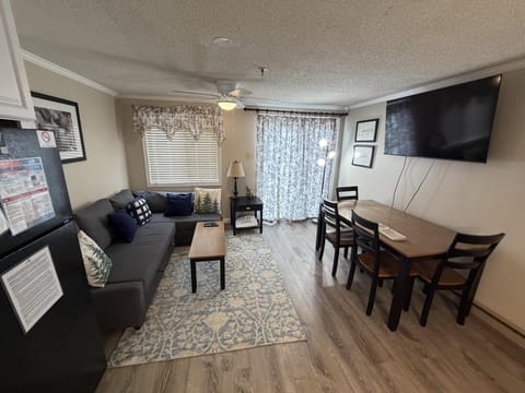 Welcome to Mountain Lodge 359!  You'll enjoy cozy living and dining area with natural light.
