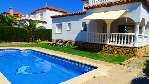 Building Exterior, Pool