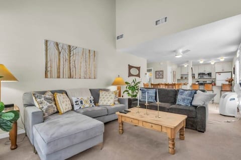 This charming 4-bed condo, located less than a mile from Park City Mountain Resort, is the perfect launchpad for year-round fun in Park City.