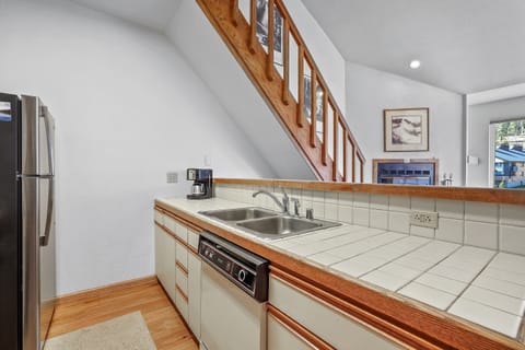 Condo, 1 Bedroom | Private kitchen | Fridge, oven