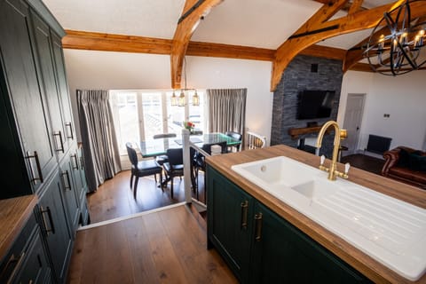 Pop down to the dining space to serve your meals!