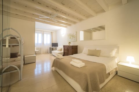 Family Room | Iron/ironing board, free WiFi, bed sheets