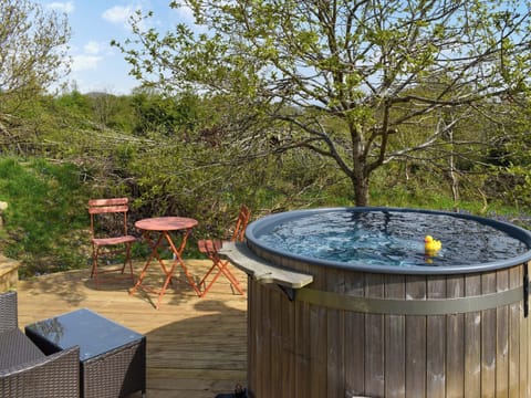 Hot tub | Deer Close - Woodland Retreats, Millom