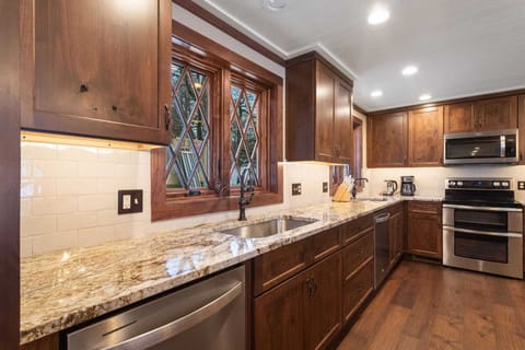 Plenty of Counter Space Makes Cooking for a Full House Easy