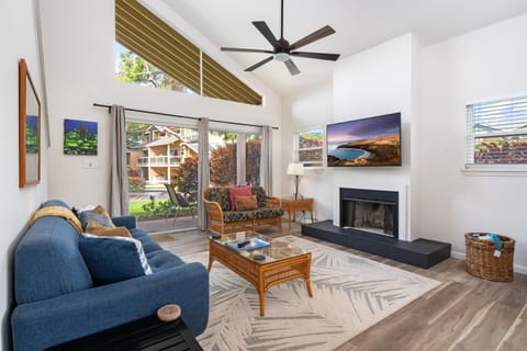 Condo, 2 Bedrooms | Living area