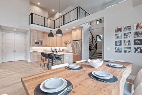 Mayflower Lakeside 1032 by Moose Management