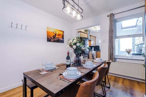 The spacious dining room has space to seat up to 6 people comfortably and is the perfect space to sit down with family and friends for an evening meal or catch up on emails if you are working remotely.