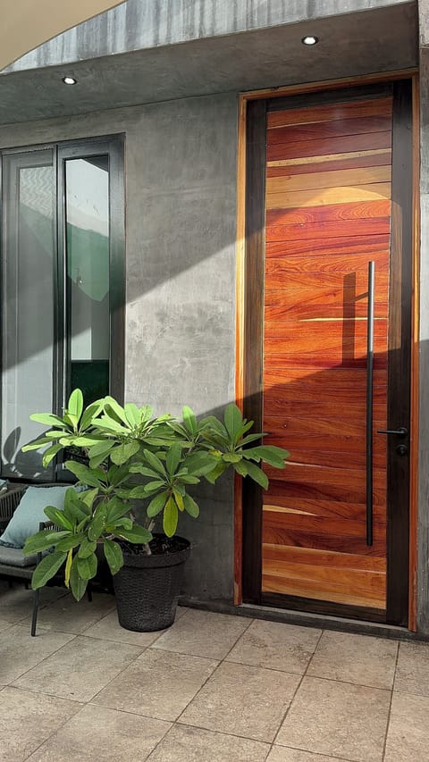 Traditional Studio, 1 King Bed | Free WiFi