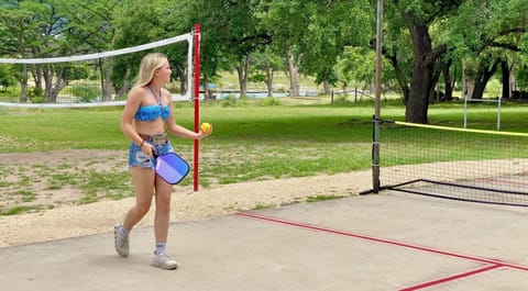 Comanche Hideout - Pickleball and Volleyball Court overlooking the Frio River in the heart of Concan!