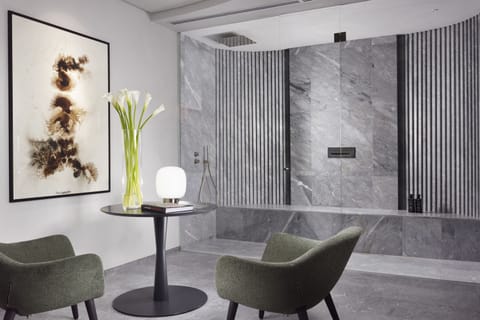 Deluxe Room | Premium bedding, minibar, in-room safe, desk