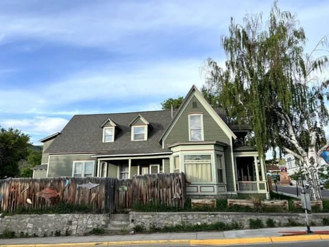 B921e25c aabe 4be5 aecf 0f7af2c7c750