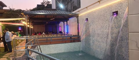 Pool waterfall