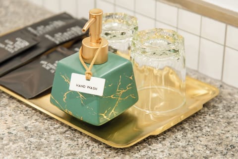 Superior Room, 1 King Bed, City View | Bathroom | Shower, free toiletries, hair dryer, bidet