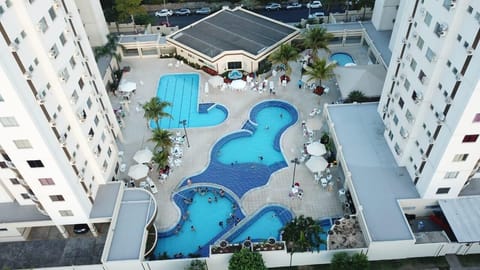 6 outdoor pools, free cabanas, pool umbrellas