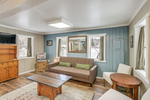Portage Lake Vacation Rental | 1BR | 1BA | 650 Sq Ft | Stairs Required