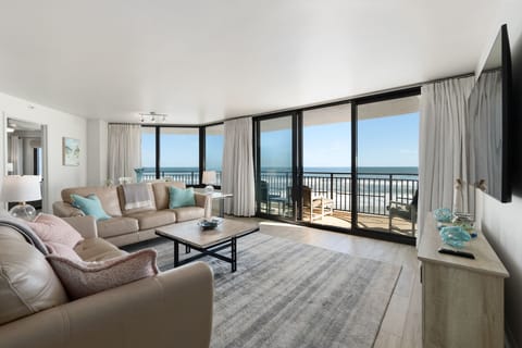 Beautiful and relaxing ocean front view from the living room