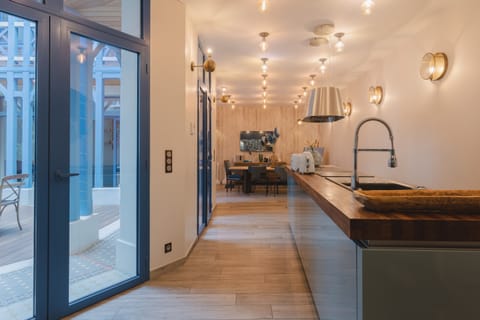 Fridge, microwave, stovetop