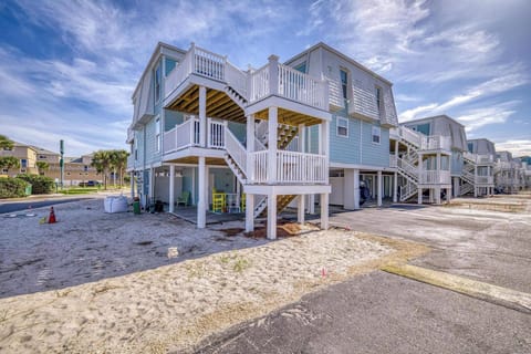 This end unit makes the walk to the beach super simple