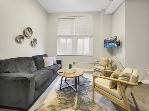 Gorgeous 1 BR Industrial style apartment in the heart of Downtown DSM