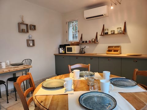 81-cm flat-screen TV with digital channels