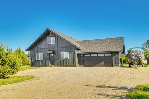 Donnelly Vacation Rental | 3BR | 3BA | 1,720 Sq Ft | 2 Steps to Enter