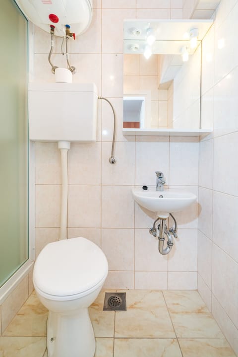 Room, 1 Bedroom, Garden View | Bathroom