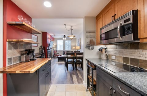 Condo, 1 Bedroom | Private kitchen | Coffee/tea maker, toaster