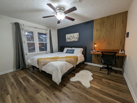 Bedroom 3 with Workstation