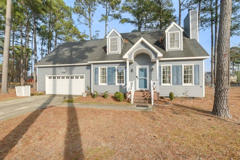 Fayetteville Vacation Rental | 3BR | 1.5BA | 2,000 Sq Ft | Stairs Required