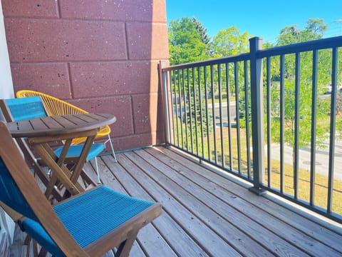 Your private balcony retreat for sunshine and views 🌞🏞️