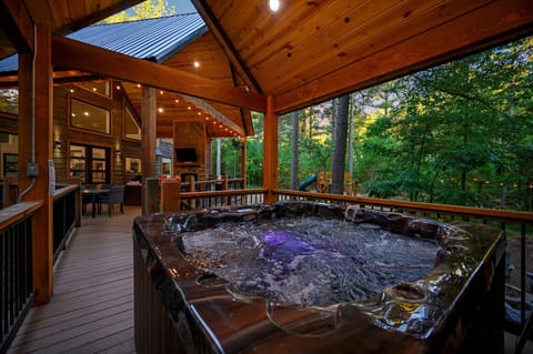 Hot Tub & Back Porch