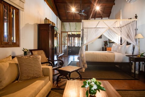 Premium Family Suite with Sitting Area - Evening Tea Service Included | Minibar, in-room safe, desk, laptop workspace