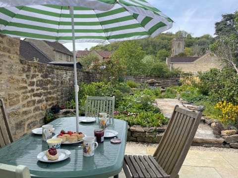 Cottage | Outdoor dining