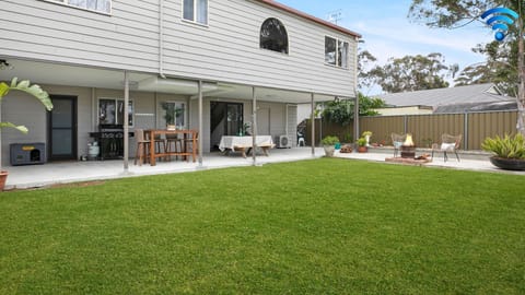 Callala Tropicana | Fully fenced yard | Pet friendly