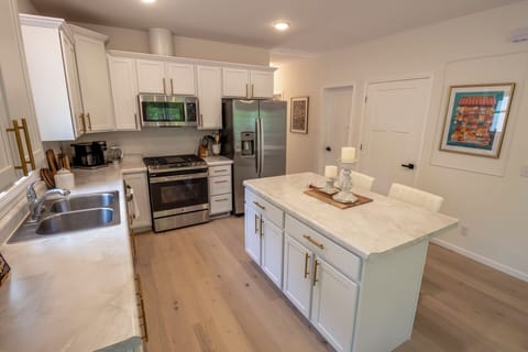 Main Level | Kitchen