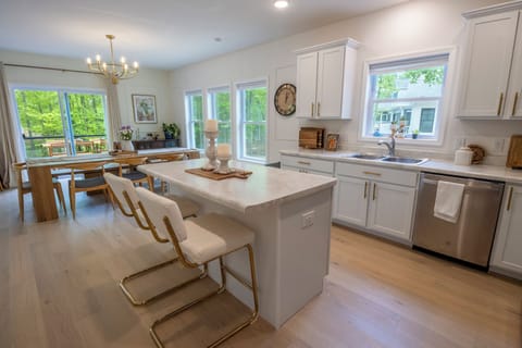 Main Level | Kitchen | Dining