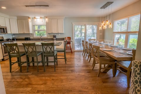 Main Level | Kitchen | Dining