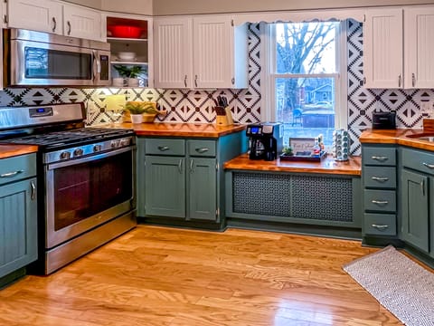 Kitchen: Well-stocked, coffee bar. Happy cooking.