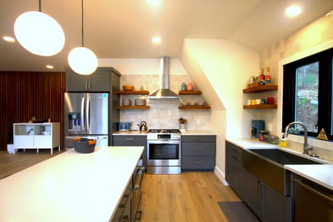 Fully Stocked Kitchen w/ Gas Stove