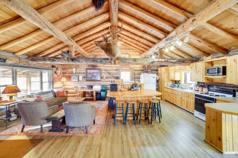 Cameron Vacation Rental | 4BR | 2BA | 1,500 Sq Ft | 1 Exterior Step Required