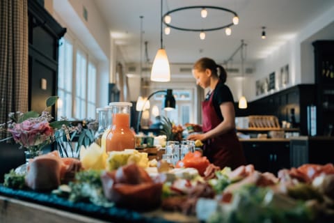 Free daily buffet breakfast