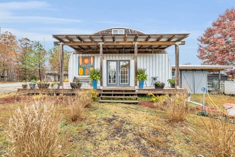 Welcome to Land to Table - The Hut