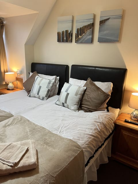 Twin Room | Iron/ironing board, free WiFi, bed sheets