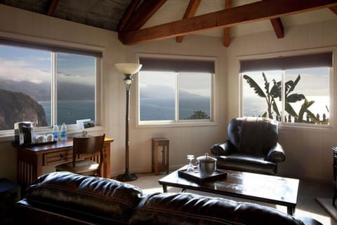 Honeymoon Room | Free WiFi, bed sheets