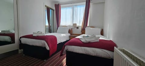 Twin Room | Desk, iron/ironing board