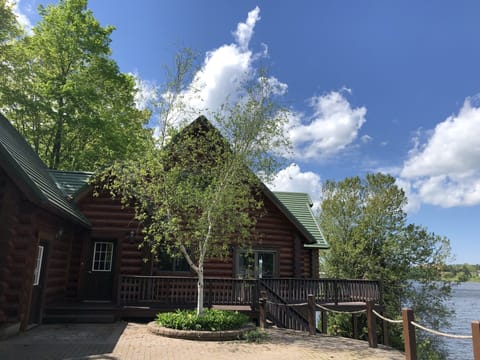 Main entrance as seen from the courtyard/turnaround area